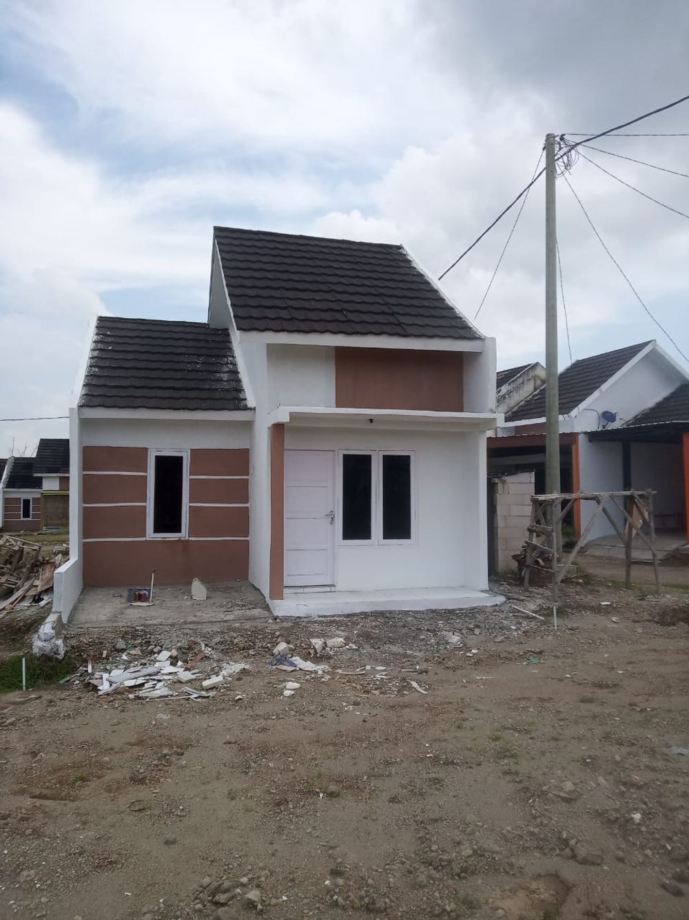 foto tampak rumah tipe 36/60 perumahan BUMI KURNIA RESIDENCE