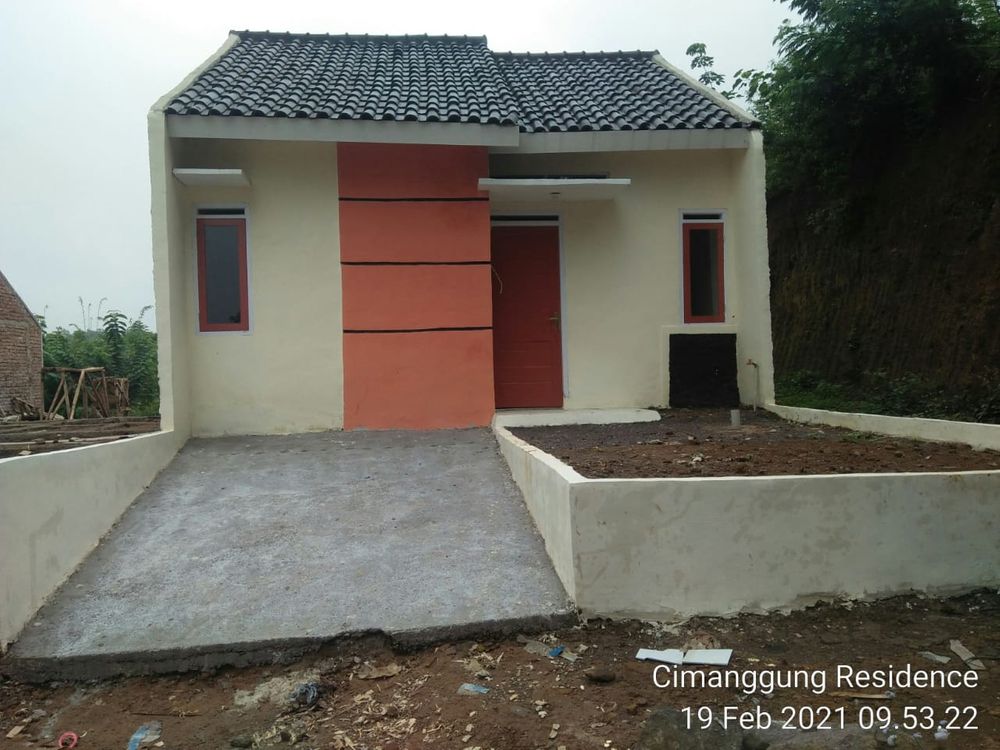 foto tampak rumah tipe 30/60 perumahan CIMANGGUNG RESIDENCE