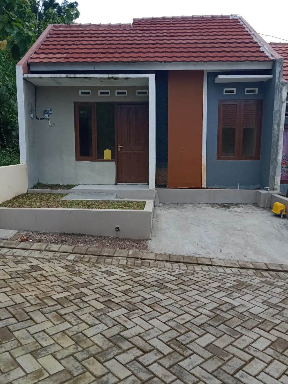 foto tampak rumah tipe TMB perumahan TAMAN MELATI METUK