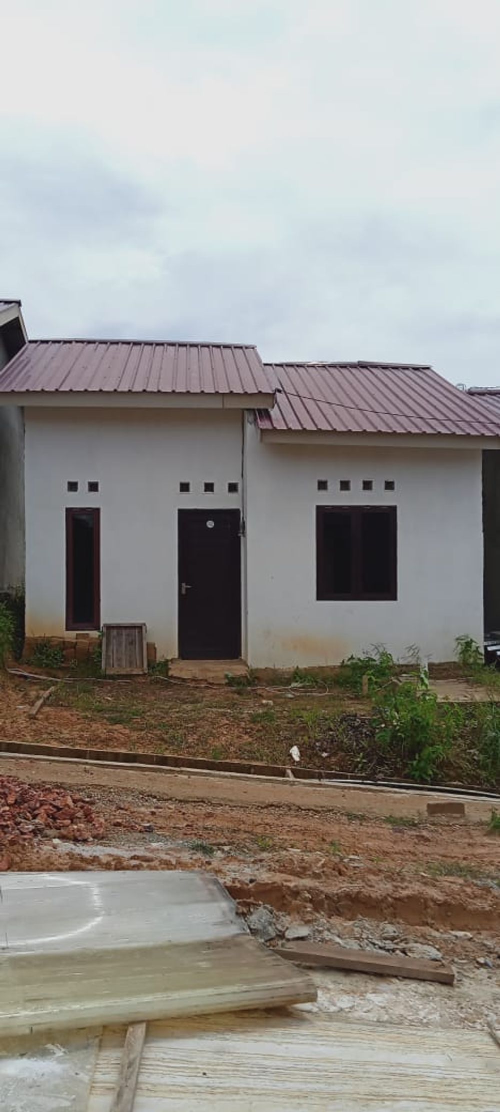 foto tampak rumah tipe 36/84 perumahan PERUMAHAN PURI KARANG JOANG