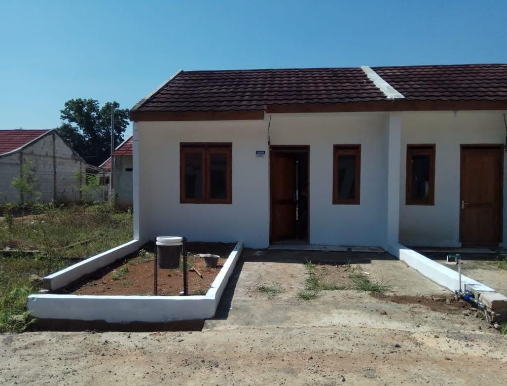 foto tampak rumah tipe 30/60 perumahan Situraja Residence