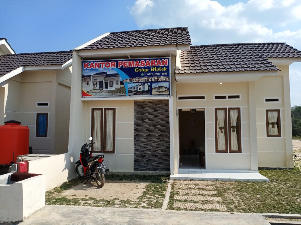 foto tampak rumah tipe 36/108 perumahan Griya molek