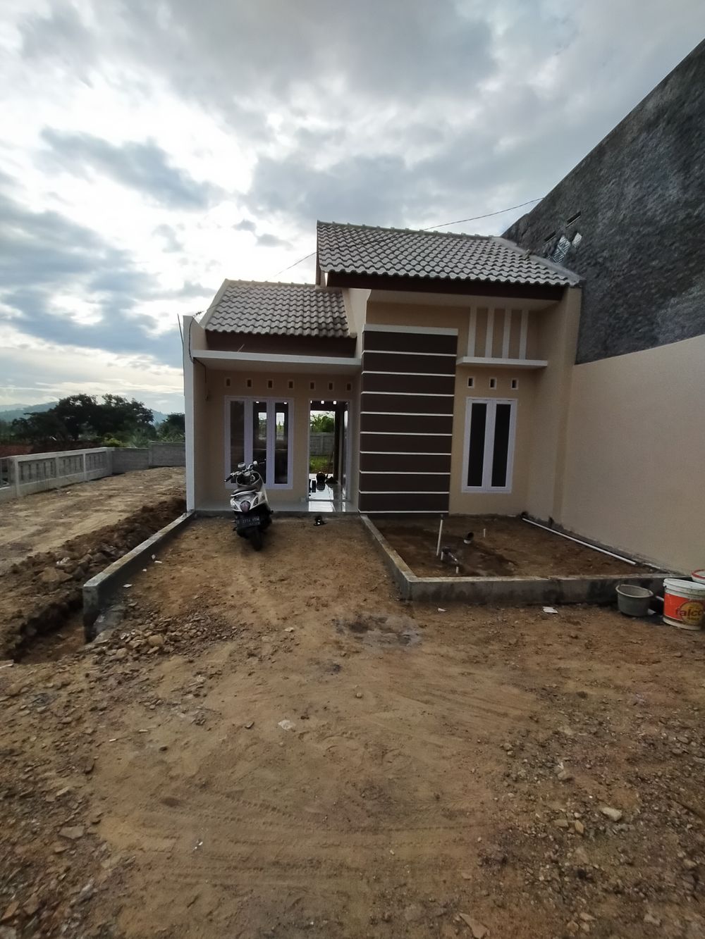 foto tampak rumah tipe 36/72 perumahan Griya Asri