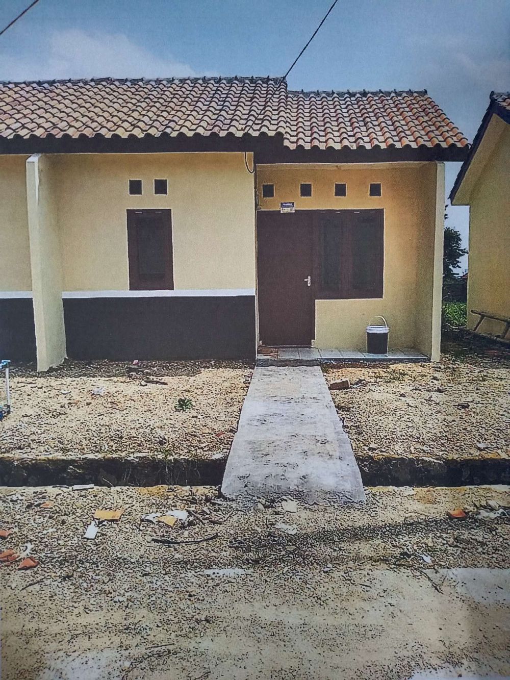 foto tampak rumah tipe 22/70 perumahan Tamansari Permai
