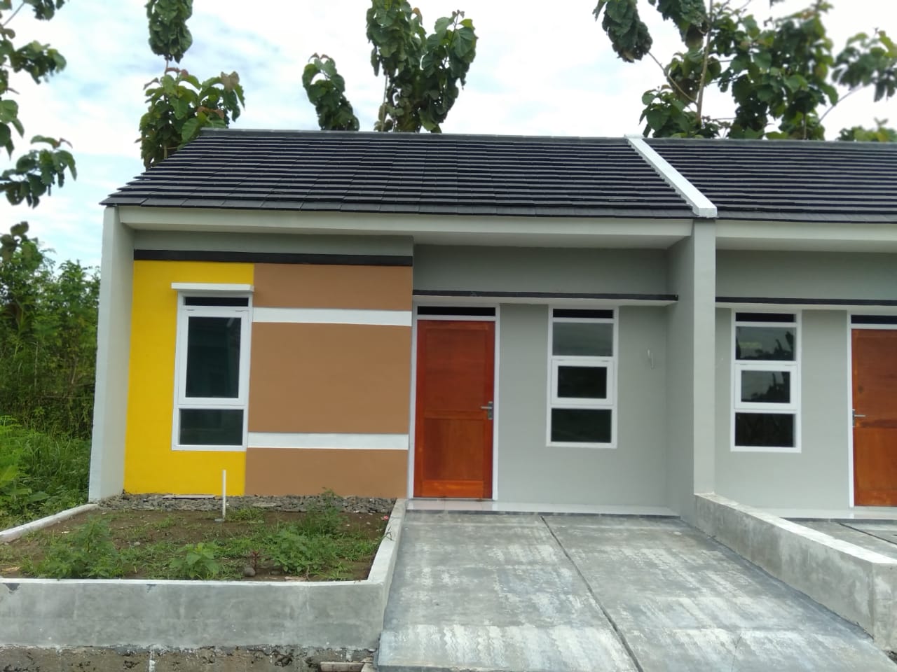 foto tampak rumah tipe BLOK E SUBSIDI perumahan Citra Perwira Patemon