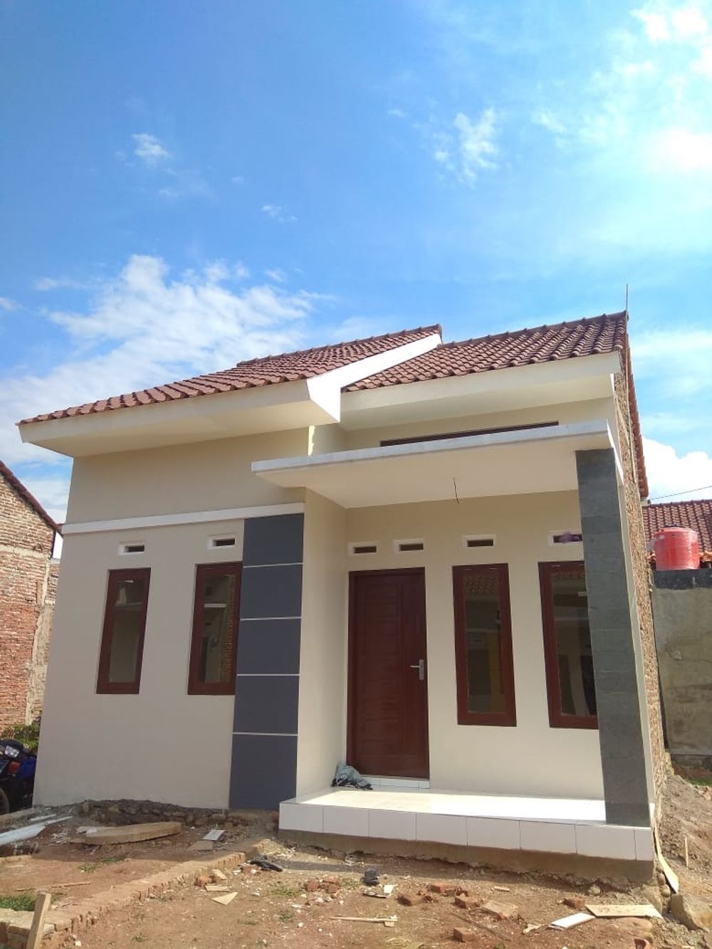 foto tampak rumah tipe 36/72 perumahan Graha Naya Buaran