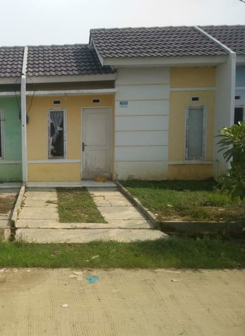 foto tampak rumah tipe 22/60. perumahan SUKAMEKAR REGENCY