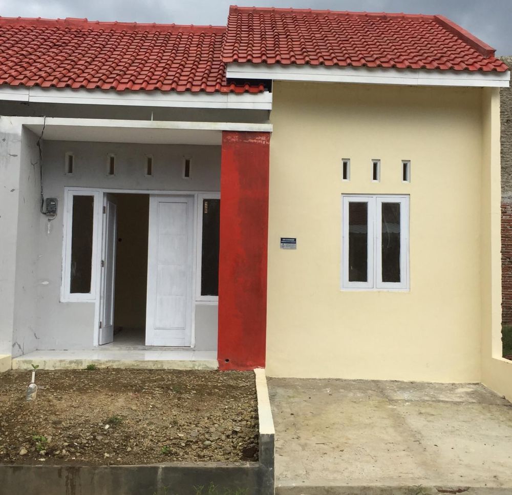 foto tampak rumah tipe 36/72 perumahan Graha Agung Karangnanas
