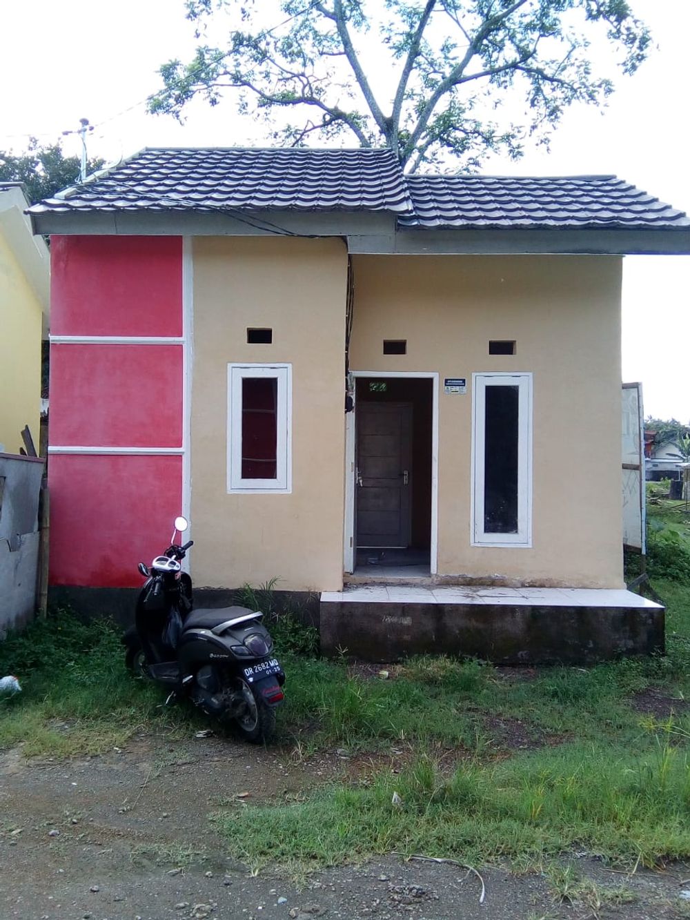 foto tampak rumah tipe 27/70 perumahan MEDAS HARMONI
