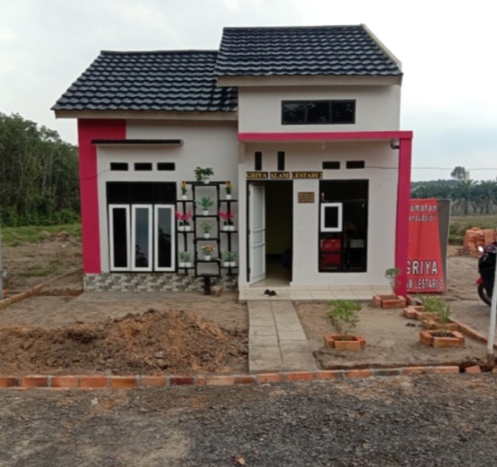 foto tampak rumah tipe 36/90 perumahan Griya Alam Lestari 2