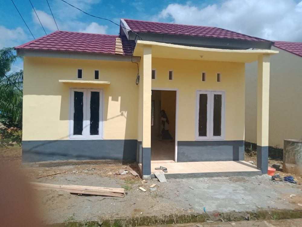 foto tampak rumah tipe 36/108 perumahan GRIYA GEMILANG 2