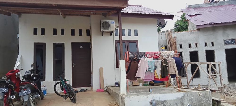 foto tampak rumah tipe 36/84 perumahan PERUMAHAN PURI KARANG JOANG