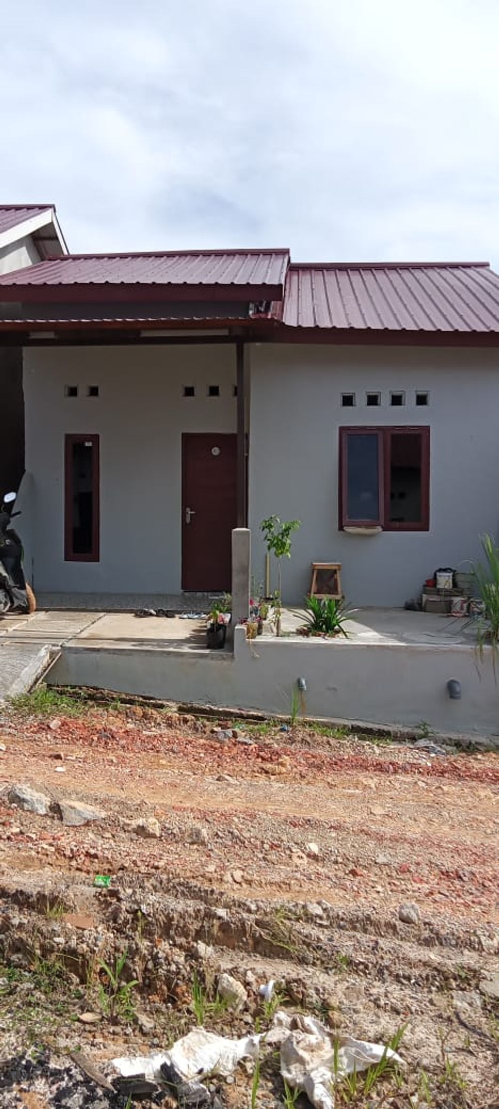 foto tampak rumah tipe 36/84 perumahan PERUMAHAN PURI KARANG JOANG
