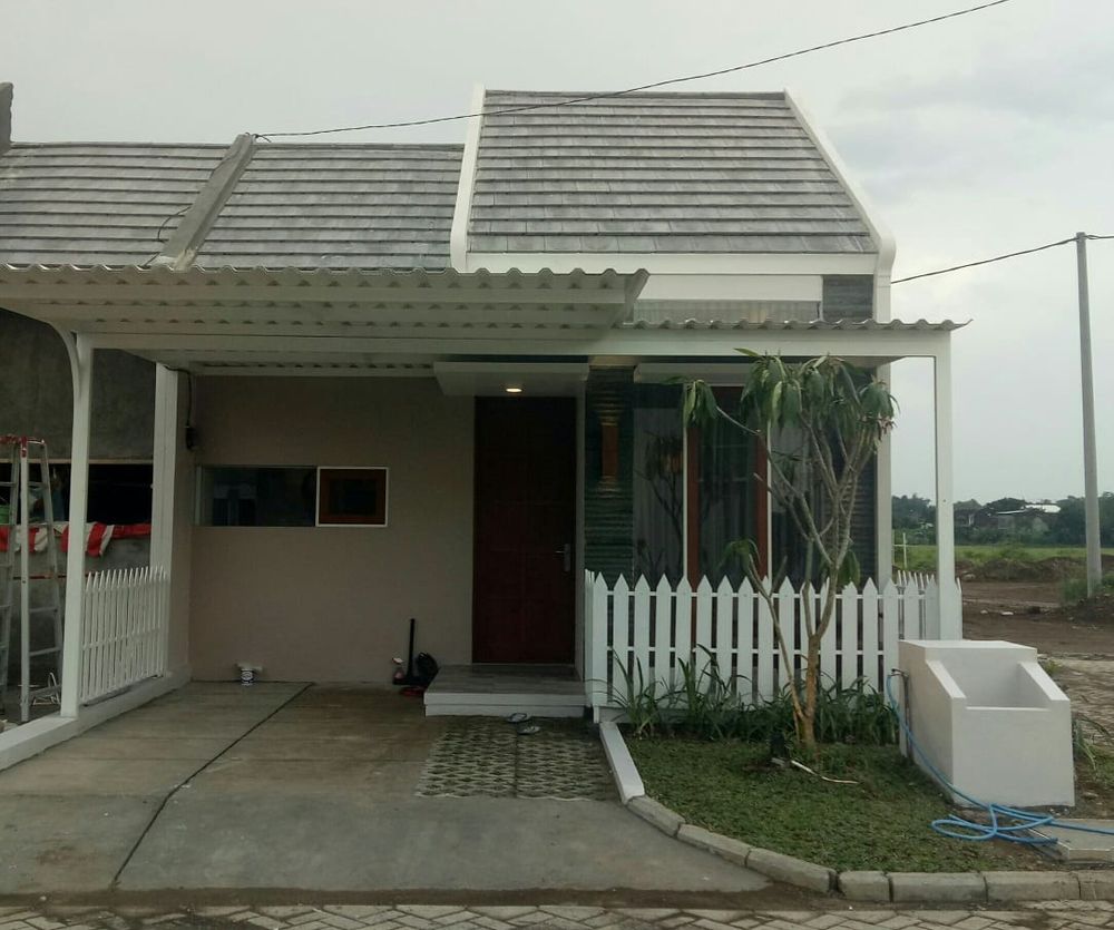 foto tampak rumah tipe grande perumahan Graha pratama residence