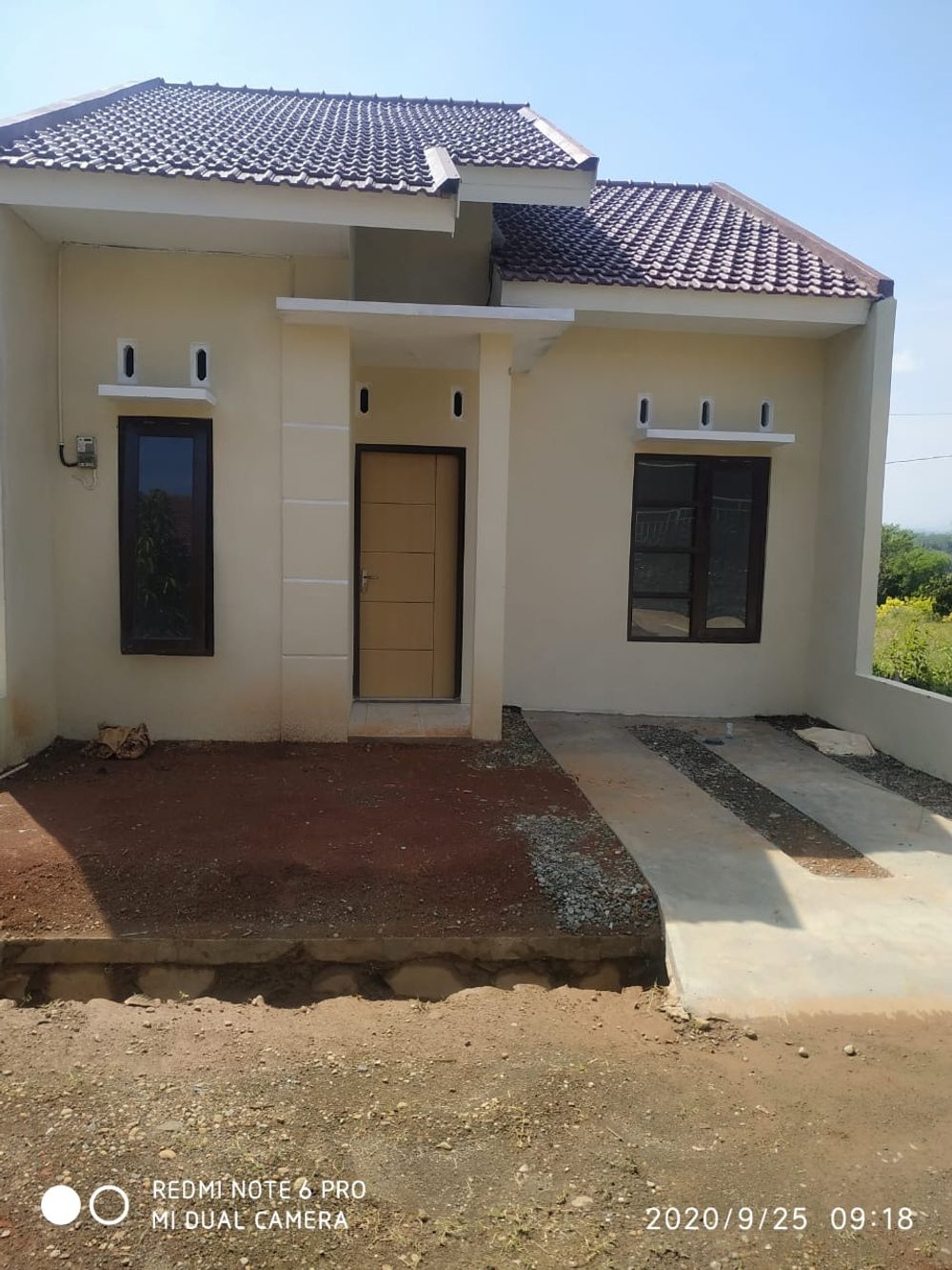 foto tampak rumah tipe 36/72 perumahan Pesona Griya Batang 4&5