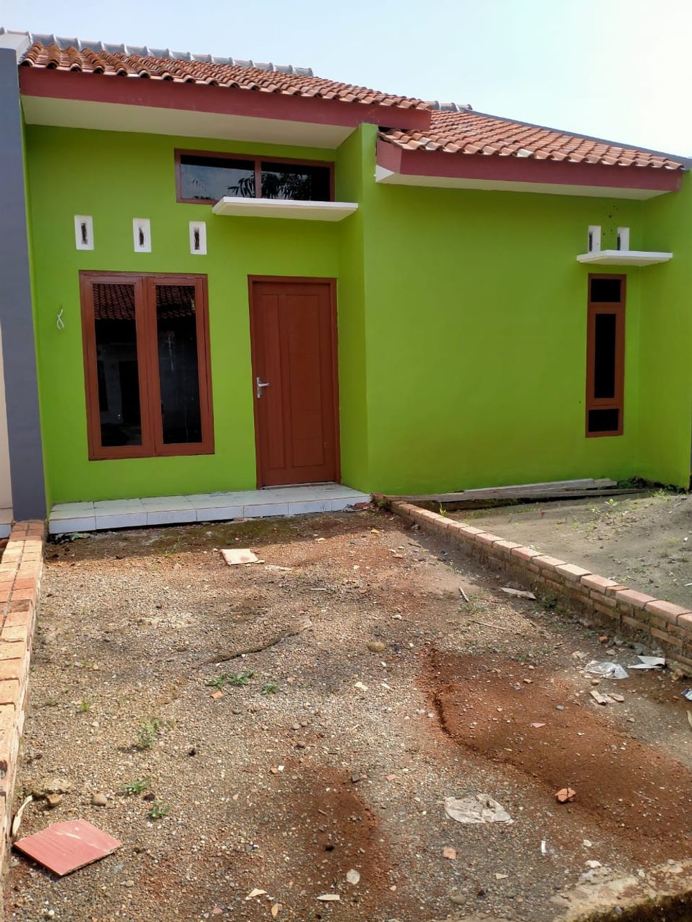foto tampak rumah tipe A 36/81 perumahan JOYO TENTREM ASRI