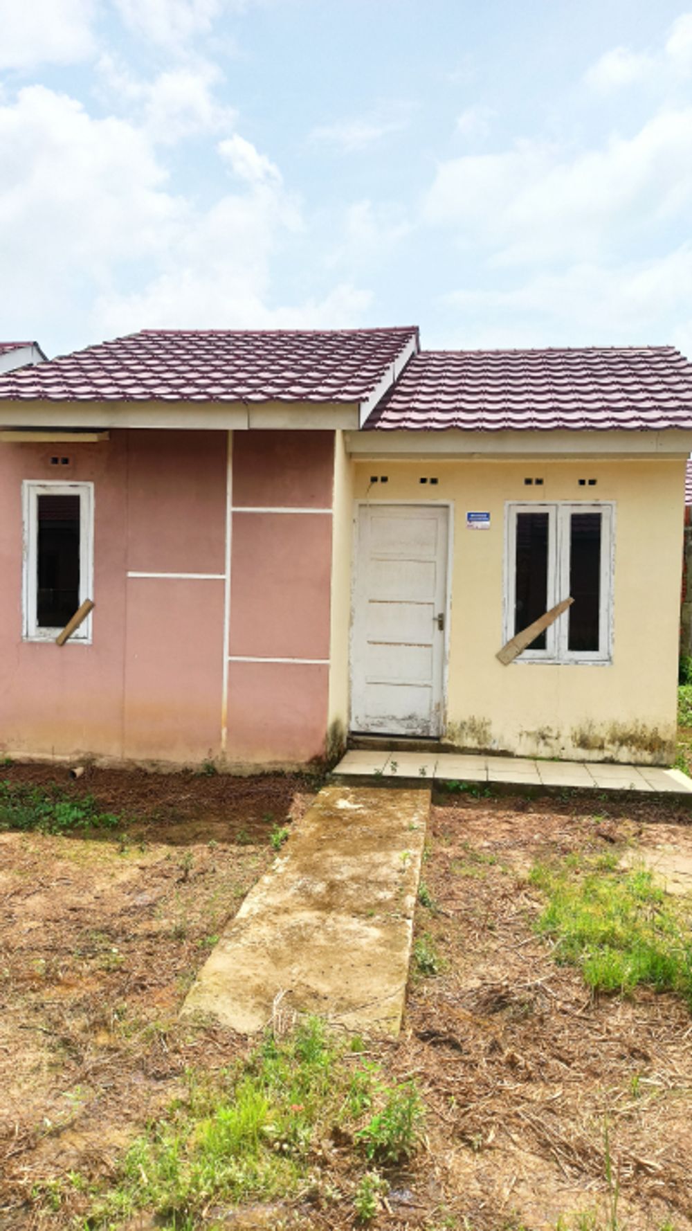 foto tampak rumah tipe 36 perumahan GRIYA PESONA HARAPAN 5 MATA MERAH