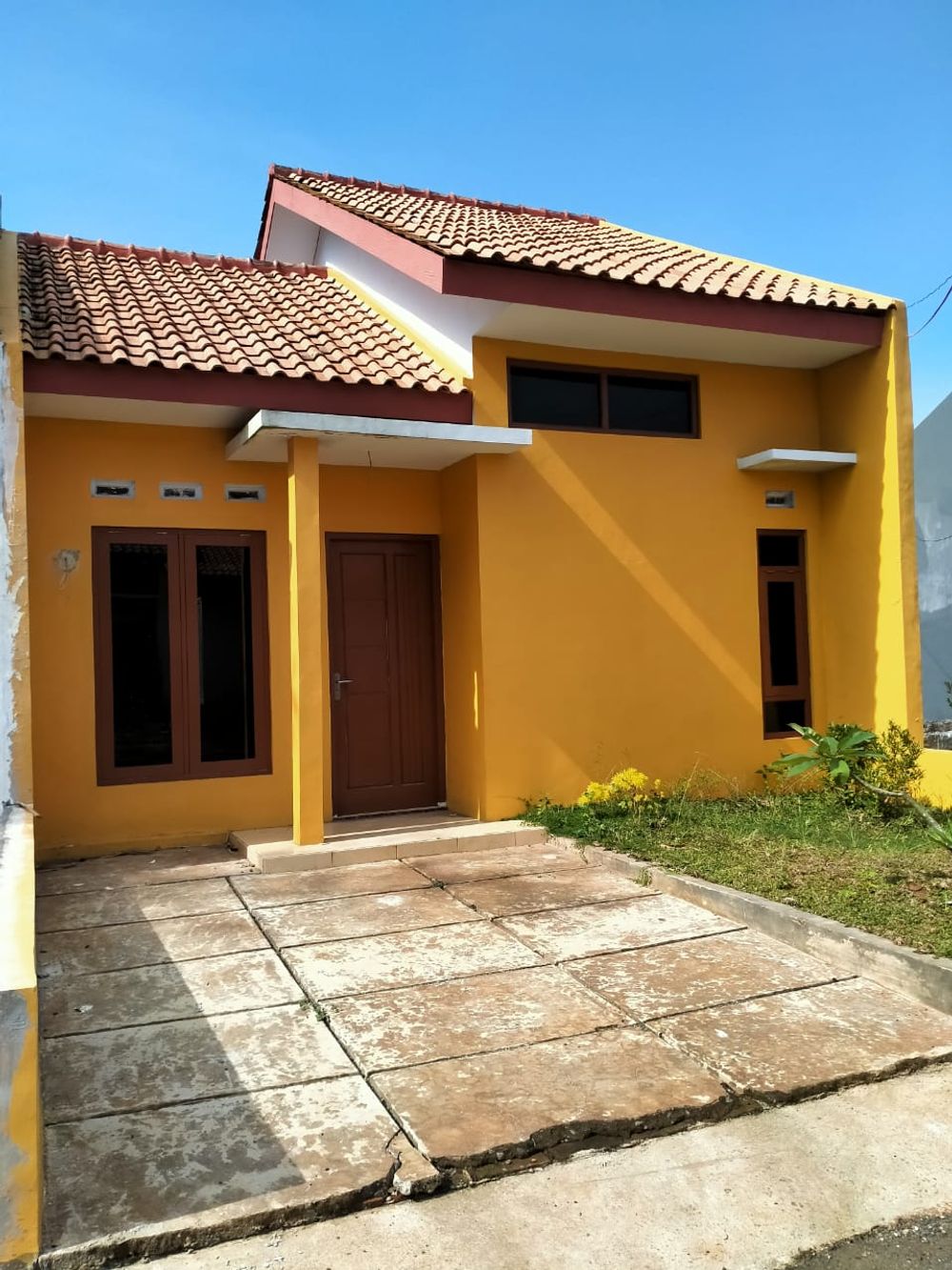 foto tampak rumah tipe A 40/83 perumahan JOYO TENTREM ASRI