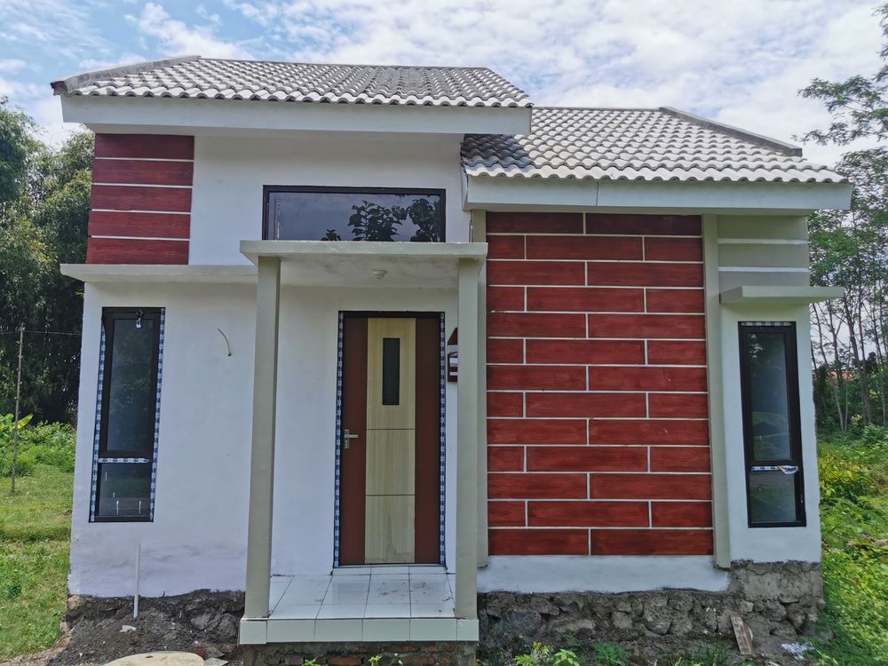 foto tampak rumah tipe 30 perumahan Bumi Balung Residence