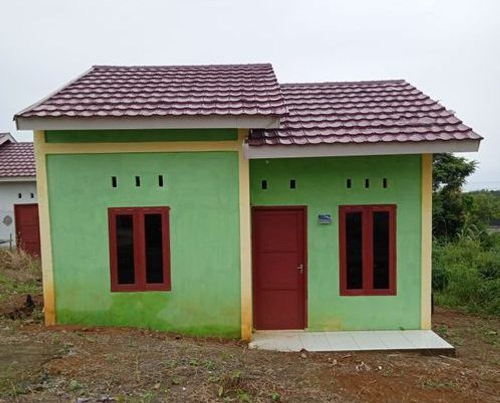 foto tampak rumah tipe 36/120 perumahan GRIYA REVARI INDAH LAHAT