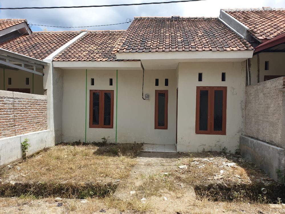 foto tampak rumah tipe 36/72 perumahan Grand House Watuagung