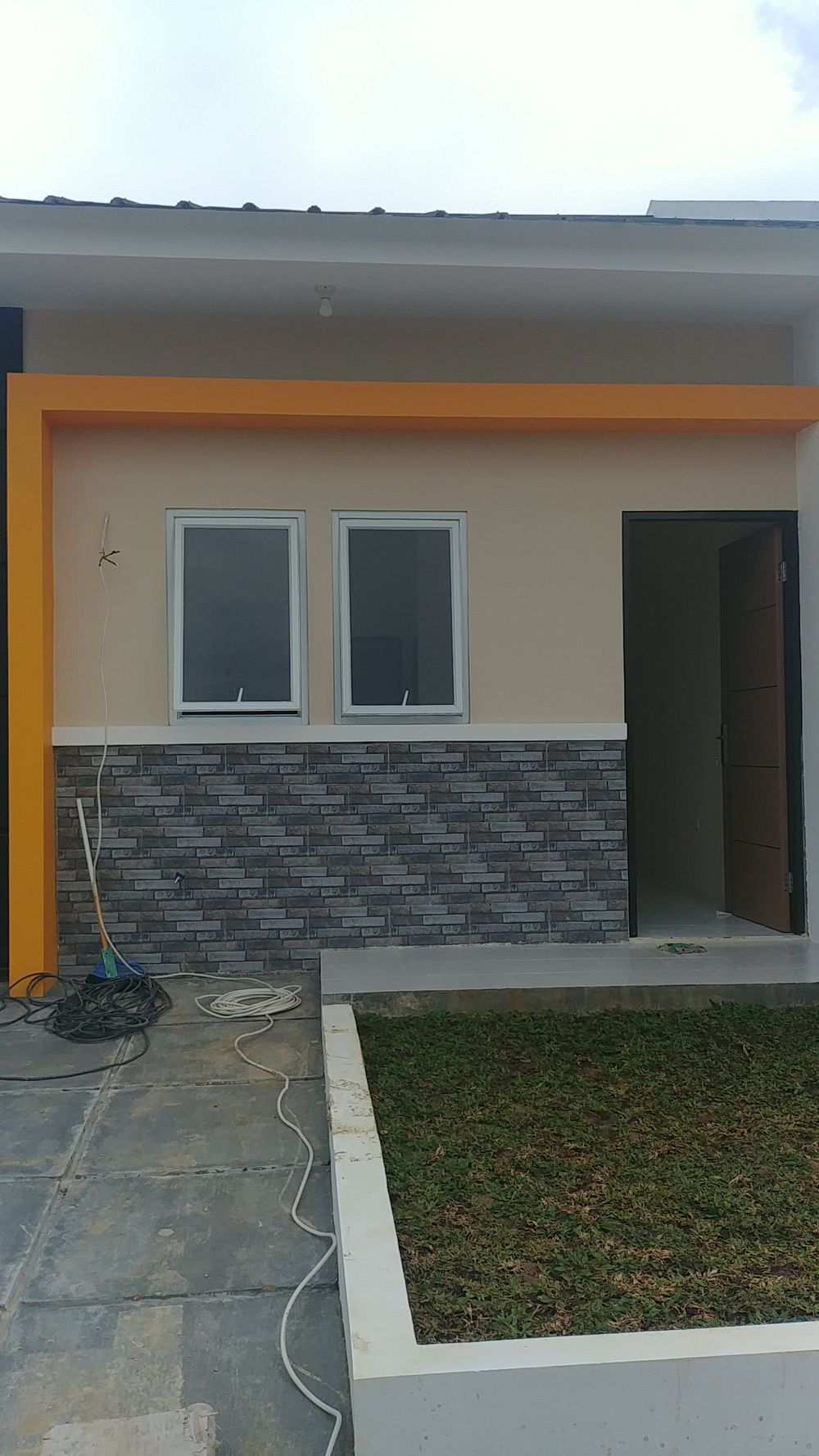 foto tampak rumah tipe Rumah Tapak perumahan Pesona Pamarayan