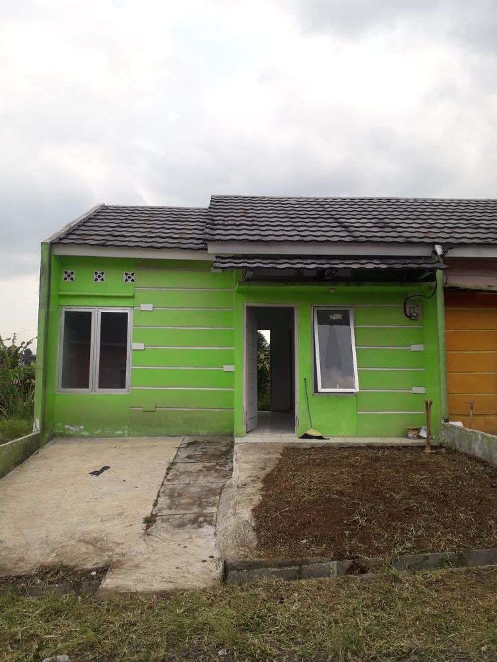 foto tampak rumah tipe 36/72 perumahan Bumi Safana Indah