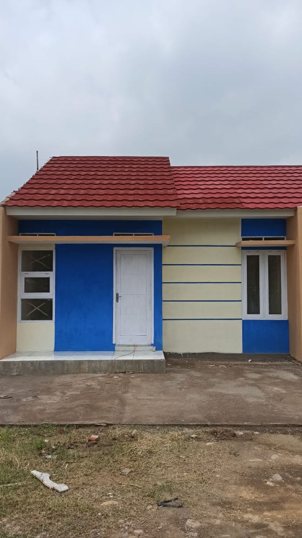 foto tampak rumah tipe 32/60 perumahan Bumi Babakan indah