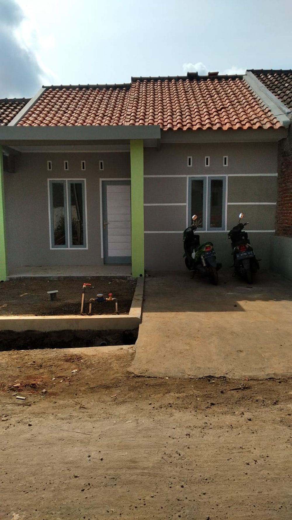 foto tampak rumah tipe 36/72 perumahan BUMI CILANGKAP PERMAI