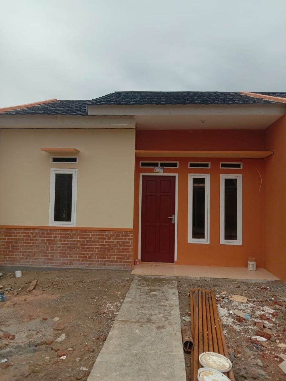 foto tampak rumah tipe 36/72 perumahan Griya Dafista