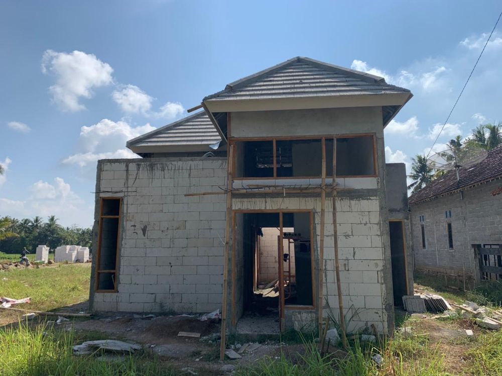 foto tampak rumah tipe 36 perumahan Lugosobo Residence