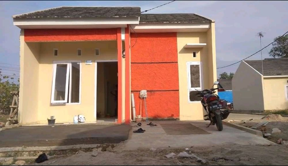 foto tampak rumah tipe 36/72 perumahan TAMAN KAHURIPAN GINTUNG