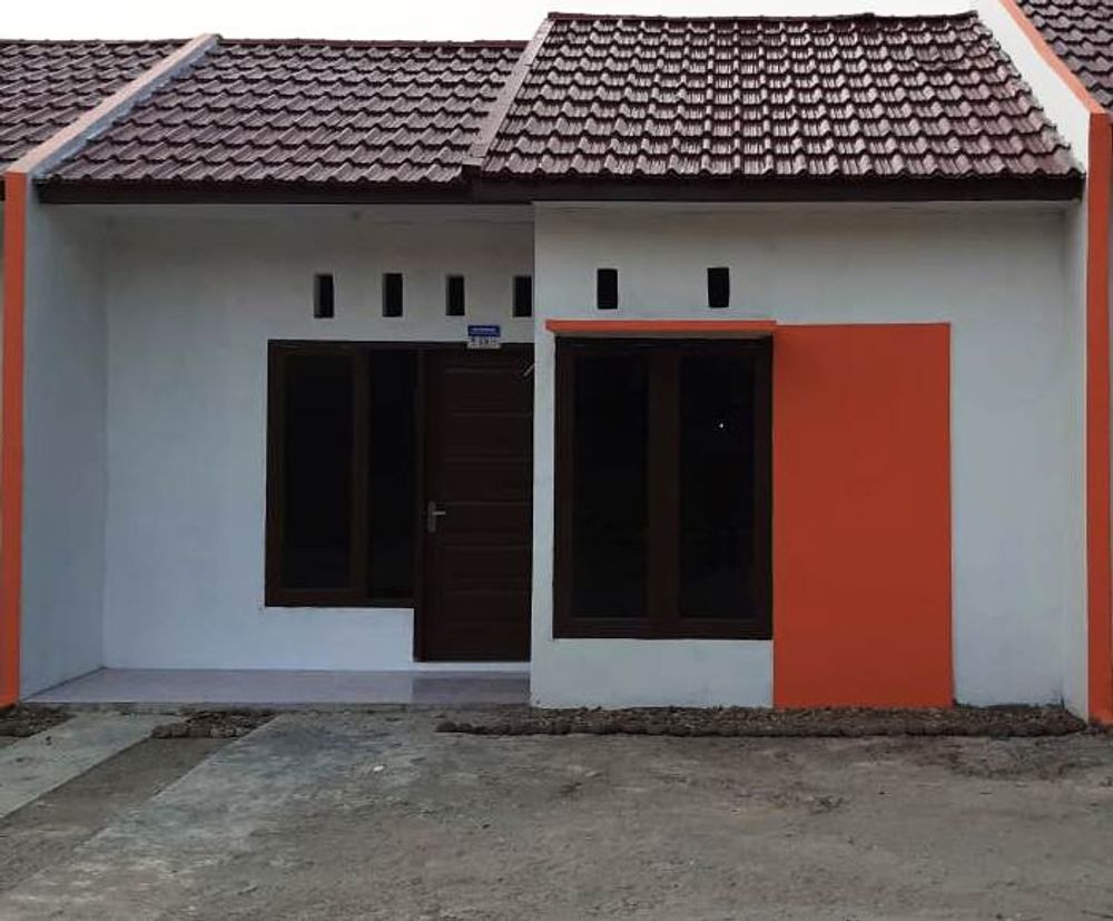 foto tampak rumah tipe 36/90 perumahan PURI ONE GARINA
