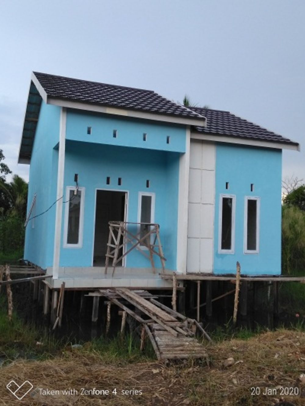 foto tampak rumah tipe 36 perumahan Komplek Marina