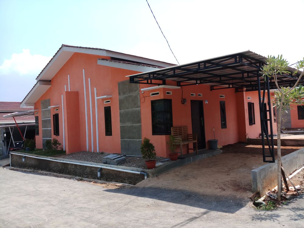 foto tampak rumah tipe 32/66 perumahan Griya Manik Cimanis