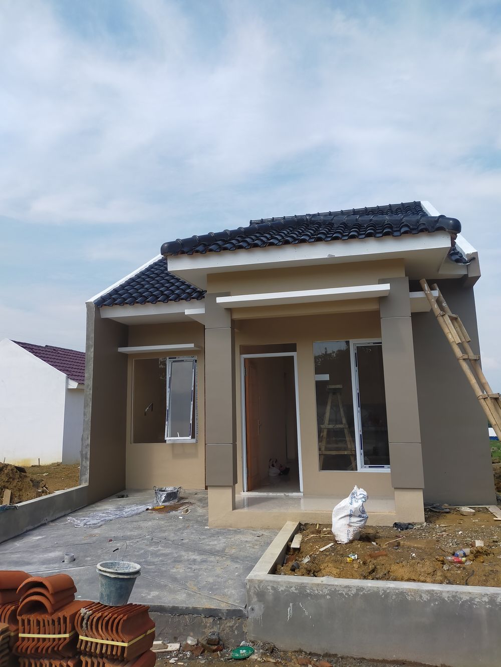 foto tampak rumah tipe Komersil perumahan Darma Alam Pratama