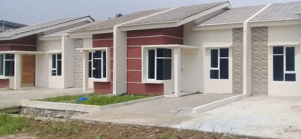 foto tampak rumah tipe lux komersil perumahan GRIYA PARAKANSALAK ASRI