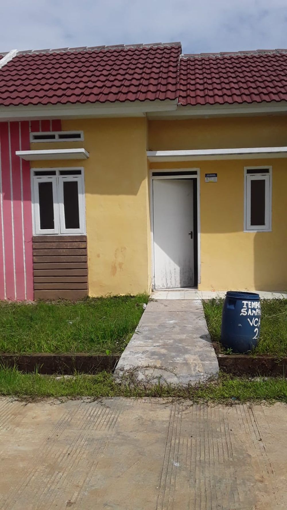 foto tampak rumah tipe 36/60 perumahan VILLA CILEUNGSI ASRI 2