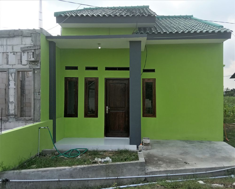 foto tampak rumah tipe komersial perumahan Golden Green Kertonegoro