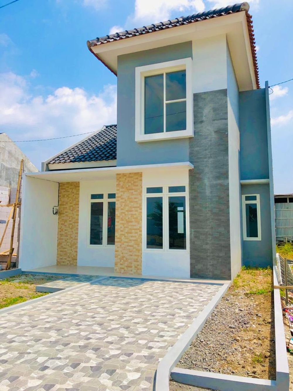 foto tampak rumah tipe Tulip perumahan GRIYA KHARISMA