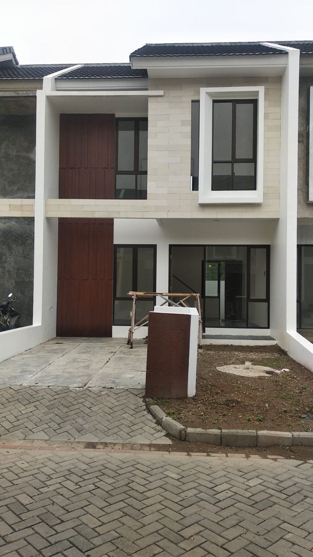 foto tampak rumah tipe Padma-B perumahan Perumahan Buana Gardenia