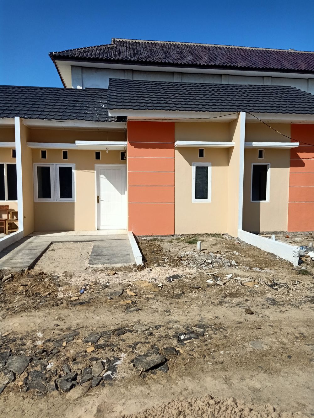 foto tampak rumah tipe 36/60 perumahan ESHAL GARDEN