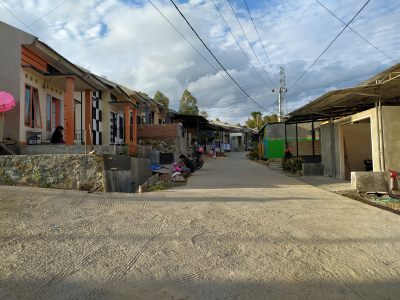 foto posisi tengah perumahan Villa Indah Pondui