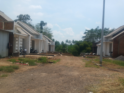 foto posisi tengah perumahan Griya Garuda Regency
