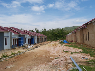 foto posisi tengah perumahan BLUE HILLS WAWOMBALATA