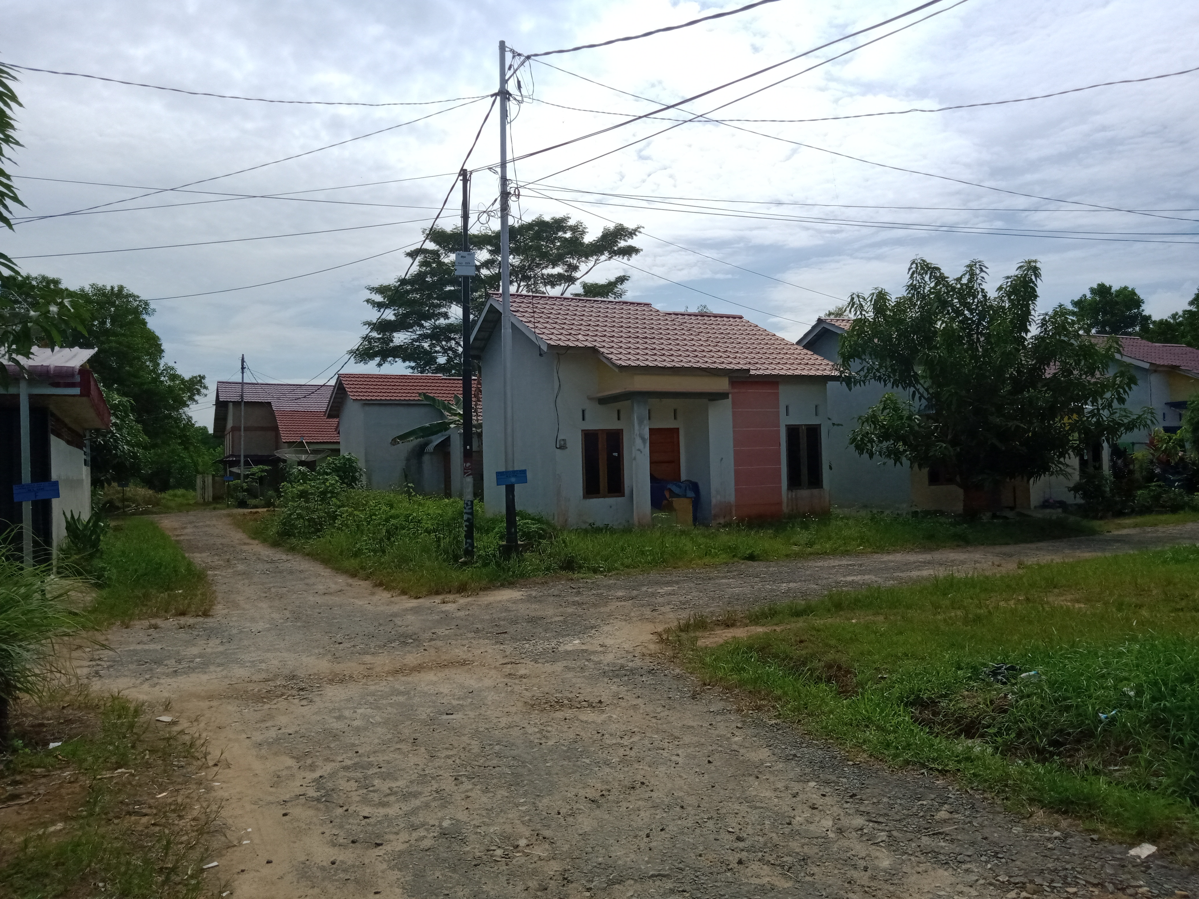 foto posisi tengah perumahan VILLA BUKIT HIJAU