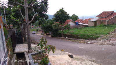 foto posisi tengah perumahan BUKIT GRIYA KENCANA