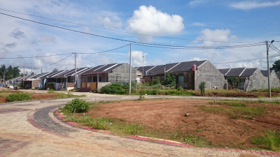 foto posisi tengah perumahan Griya Bukit Intan