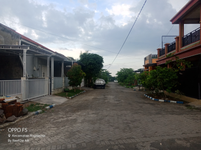 foto posisi tengah perumahan GRIYA  PENGATIGAN INDAH