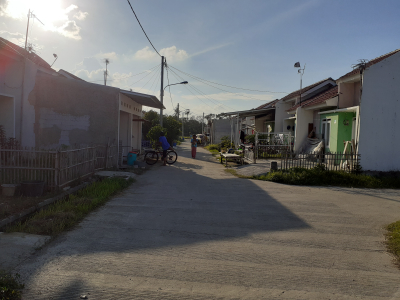 foto posisi tengah perumahan VILLA PERMATA HIJAU